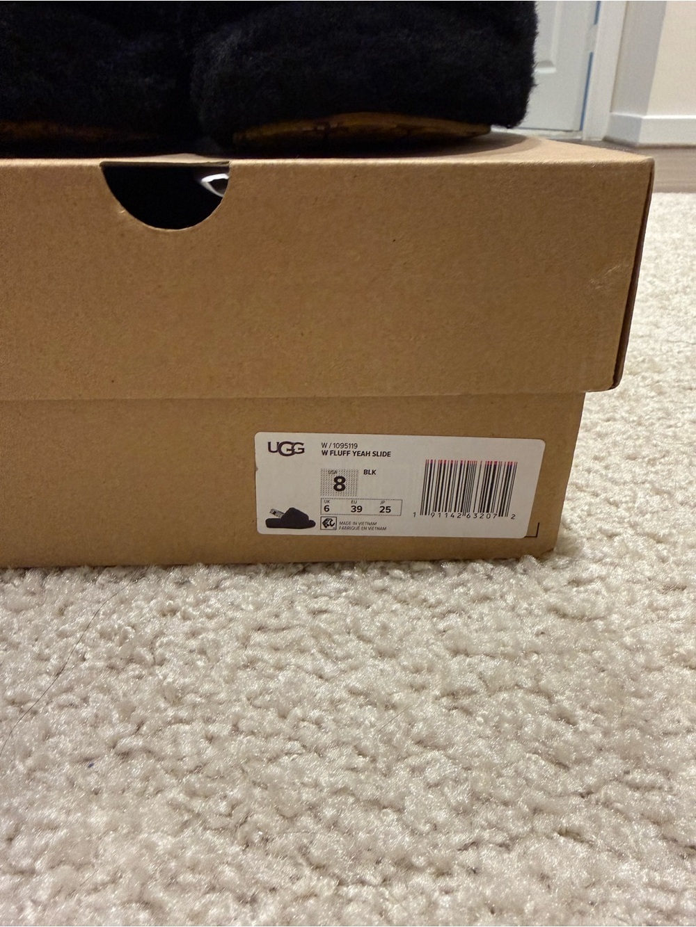 UGG Woman Black Faux-Shearling Slide Sandals with Logo Strap - Picture 5 of 5